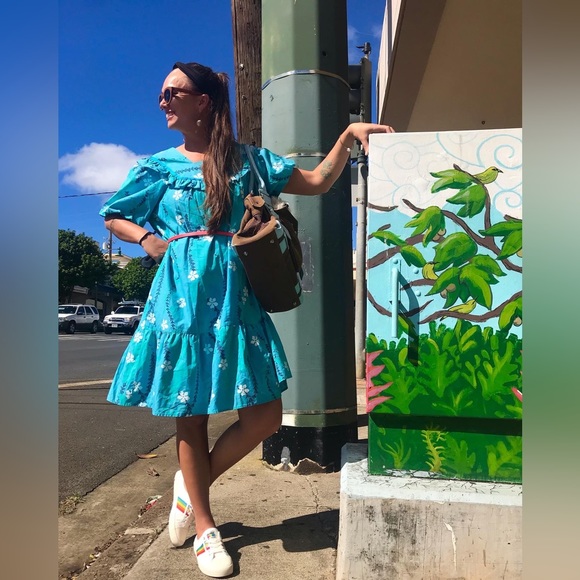 SOLD— Vtg Mu’umu’u Blue Floral- Pikake strands Sz S-M - Picture 5 of 6